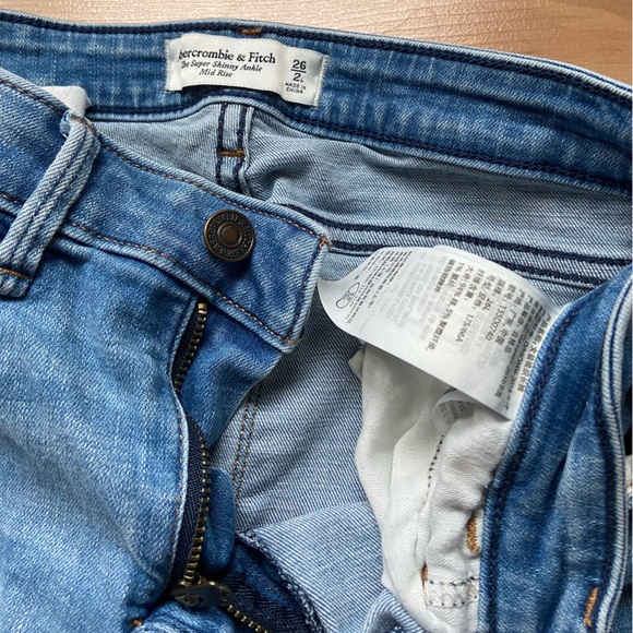 Abercrombie and Fitch Embroidered Flower Jeans - Picture 2 of 9